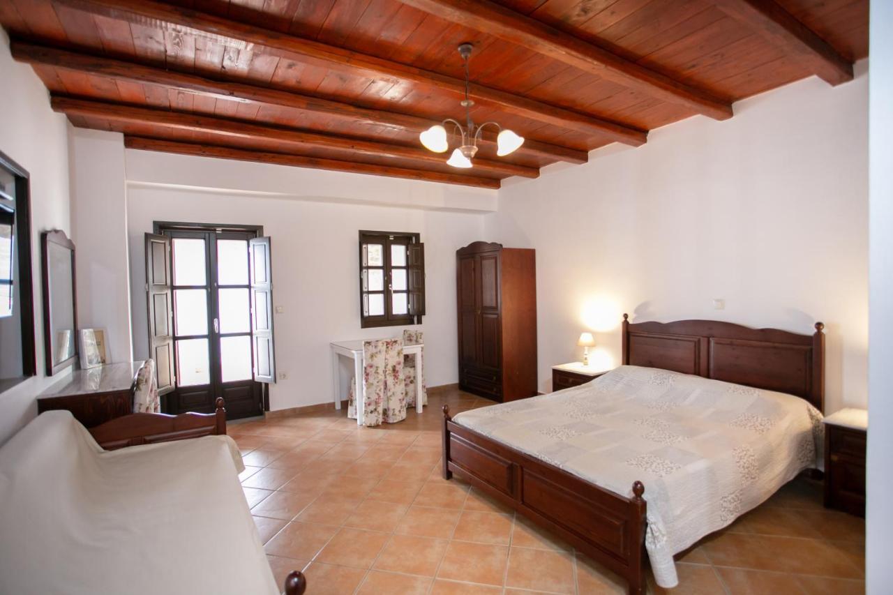 Traditional Apartments Plagiaki Néon Oítilon Esterno foto